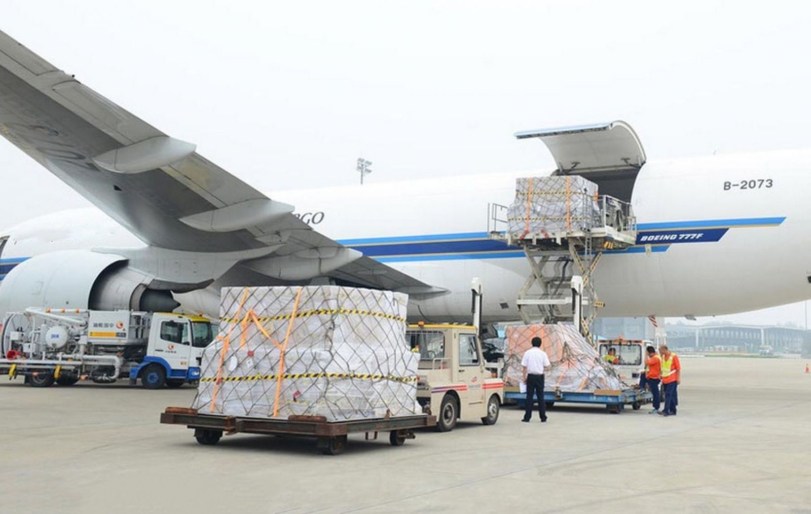Vận tải đường hàng không - Công Ty CP Tro Bay Cát Phú